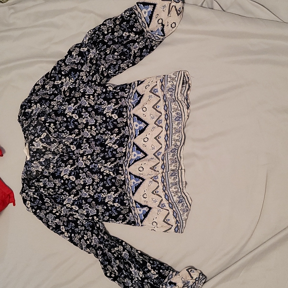 3 pretty long sleeve and 3/4 sleeve shirts - Picture 2 of 4